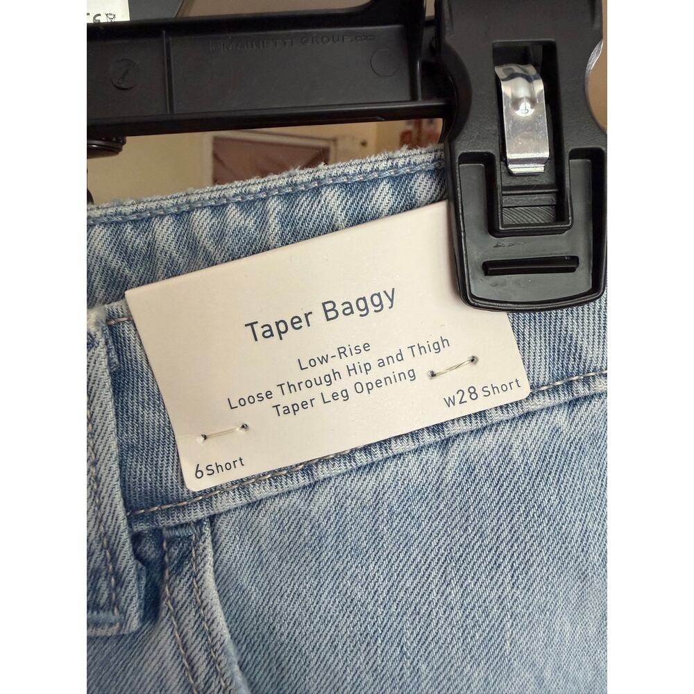 HOLLISTER Low Rise Taper Jeans Size 6 Short  Low Rise Light Wash Brand New - Picture 3 of 6